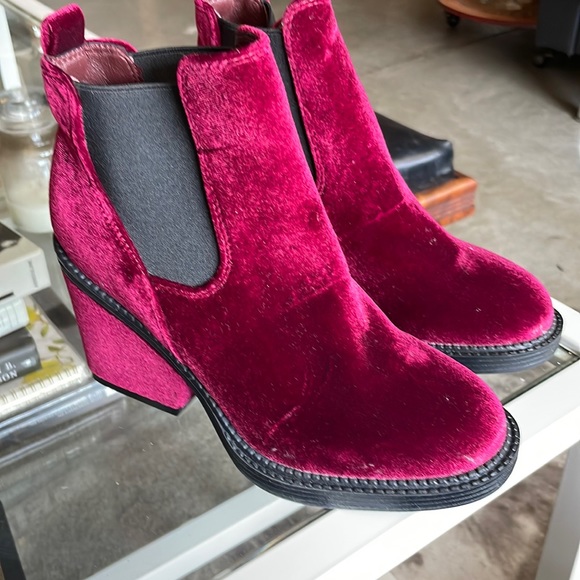 Qupid Shoes - Woman’s booties